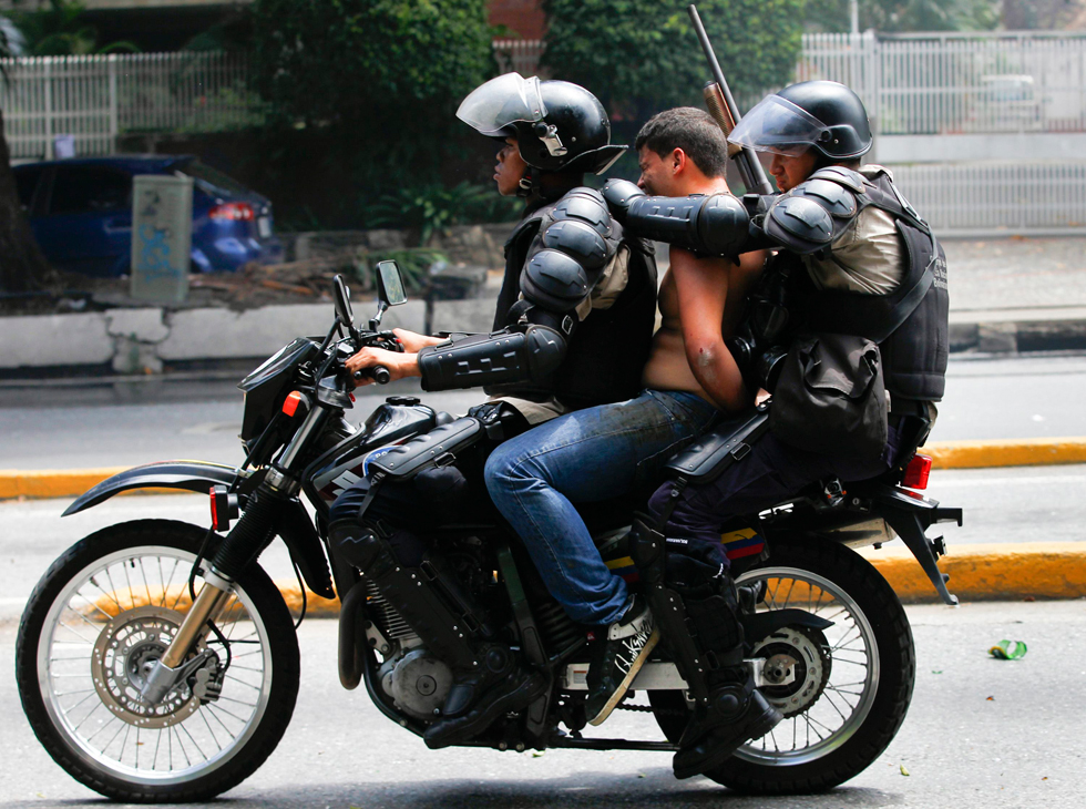 HRF condena tortura a estudiantes venezolanos para obtener confesiones