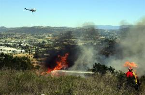 Incendios amenazan viviendas y provocan evacuaciones en California