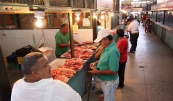 Venta de pollo y cochino se incrementó en los mercado