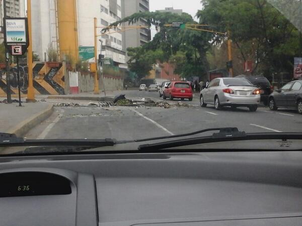 Barricada en Colinas de Bello Monte este #15M