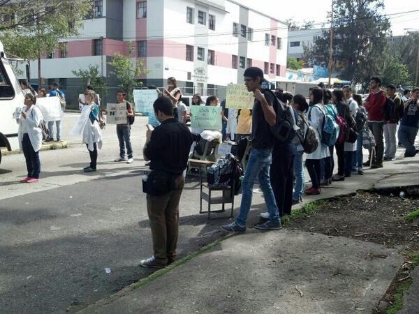 Protestan estudiantes de medicina en la ULA (Fotos)