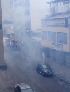 Así se ve la calle Sucre de Chacao por las bombas lacrimógenas #10M (Foto)