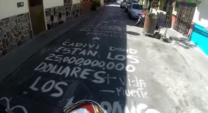 Mira cómo rayaron las calles de este barrio caraqueño (Video +  Protesta)