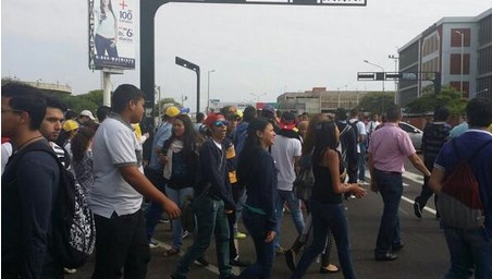 Estudiantes de la Urbe toman las calles pacíficamente #9M (Fotos)