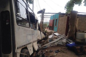 Dos muertos y 22 heridos tras choque de autobús en Anzoátegui
