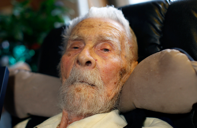 Falleció el hombre más anciano del mundo a los 111 años en Nueva York