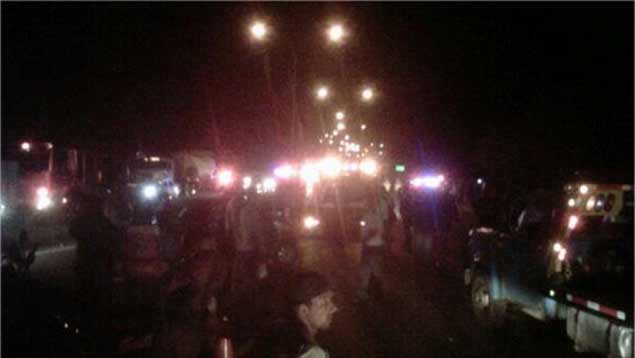Anoche murió un hombre y otros cuatro resultaron heridos por vuelco de vehículo en la Autopista GMA