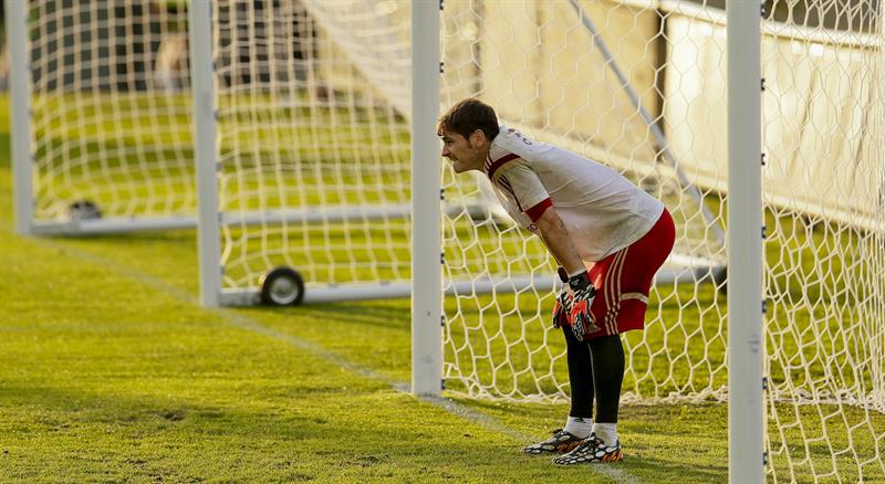 Casillas, pese a la goleada ante Holanda, tercer portero que más paradas hace