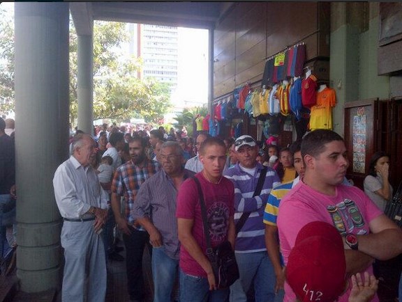 Así está la cola para entrar al Palacio de Justicia este #2J (Foto)