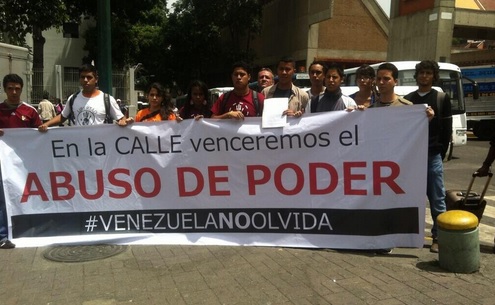 Los estudiantes llegaron a Miraflores (Fotos)