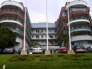 Cierre técnico del Hospital Universitario de Caracas por falta de insumos básicos