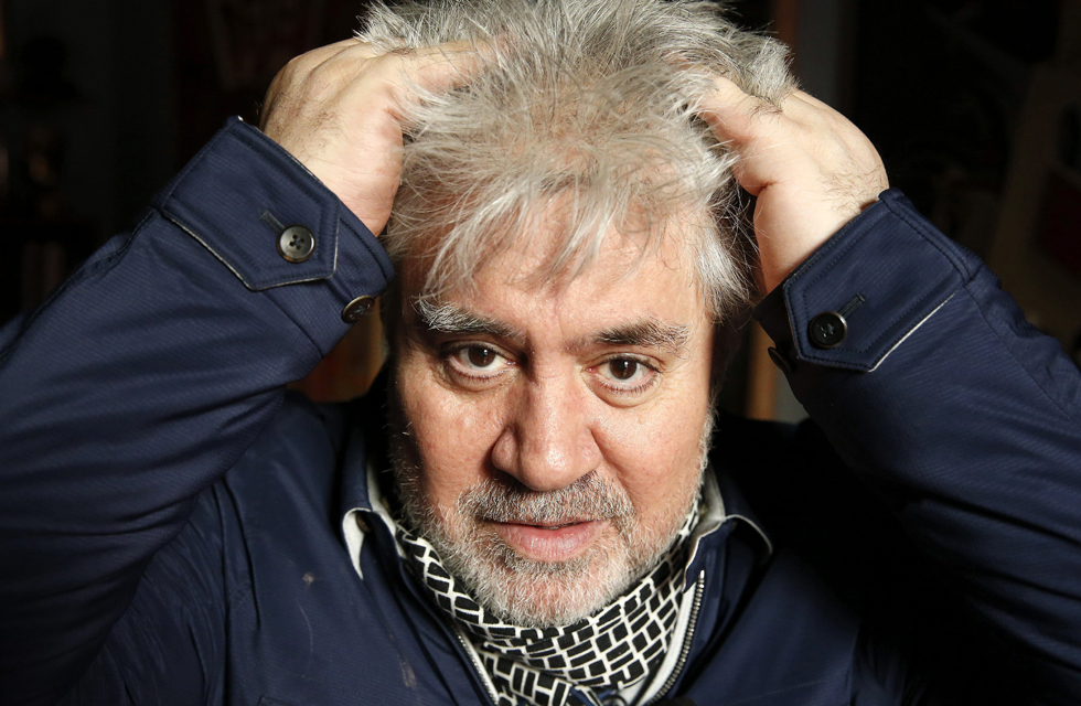 Las máquinas deciden qué podemos hacer: Almodóvar critica retirada del cartel de su nueva película en Instagram