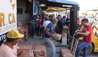 Hasta en 200 bolívares revenden el saco de cemento en Barcelona