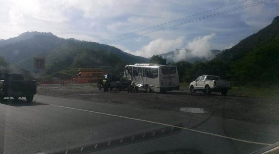 Dos muertos y 17 heridos deja accidente en la ARC