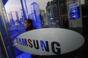 Samsung recortó gastos en sueldos y publicidad en 2014 por su peor rendimiento