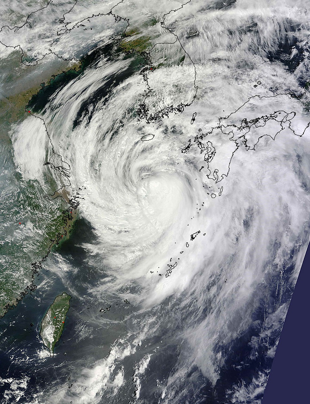 Impactante imagen satelital del tifón Neoguri que tiene en vilo a Japón