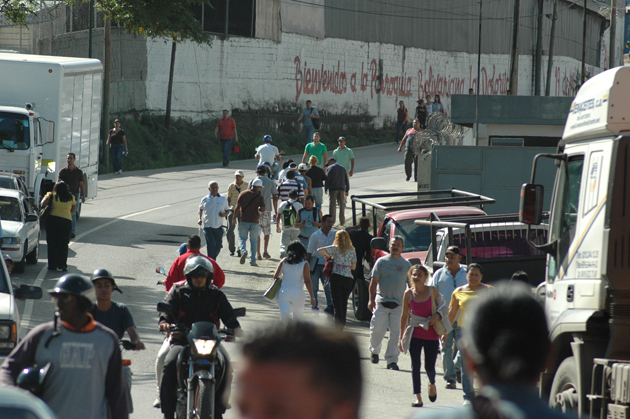 Extrabajadores de Sabenpe cierran la Petare- Santa Lucía