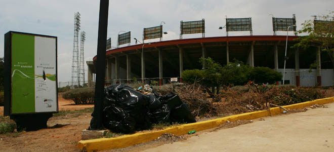 Robaron cornetas del estadio Luis Aparicio “El Grande”
