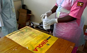 El brote de ébola suma 961 casos mortales, según la OMS