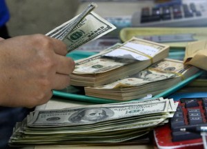 Asignación de divisas en Venezuela cayó 65%