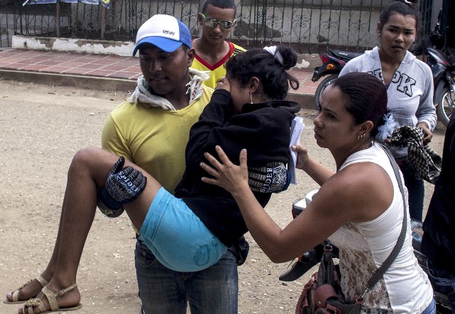 Suben a 500 las niñas afectadas por raros síntomas en poblado de Colombia