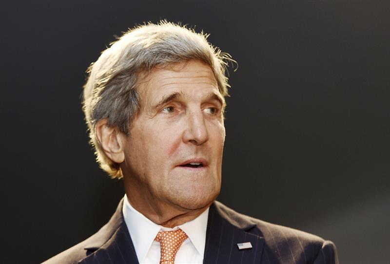 Kerry saluda que Francia participe en ataques aéreos en Irak