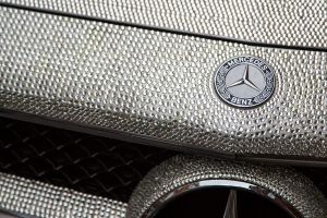 Estudiante en Londres adorna su Mercedes con un millón de diamantes (Fotos)
