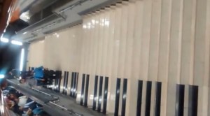 En un “piano gigante” convirtieron las escaleras del metro (Video)