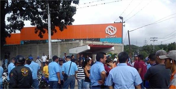 Trabajadores de Clorox protestan contra cierre de la empresa en Venezuela
