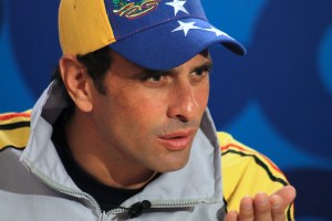 Capriles: La lucha es contra quienes destruyen el país