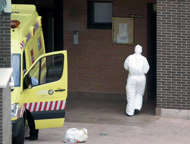 Denuncian fallos en caso de ébola en España, Europa y América refuerzan su seguridad
