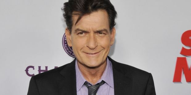 Charlie Sheen anda de nuevo soltero y sin compromiso