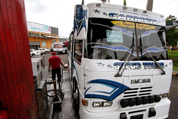 Transportistas pierden mucho tiempo buscando abastecer sus vehículos