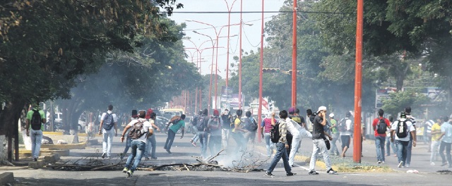 Universitarios manifestaron por la mala educación que reciben