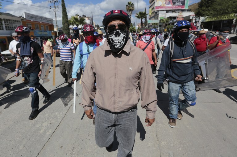 Maestros y estudiantes mexicanos reanudan sus fuertes protestas en Guerrero