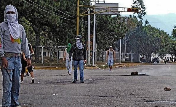 Diez heridos durante represión de la GNB en la Unet