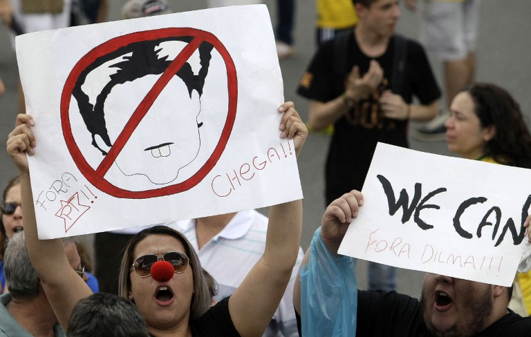 Brasileños con marchas y consignas piden la salida de Rousseff (Fotos)