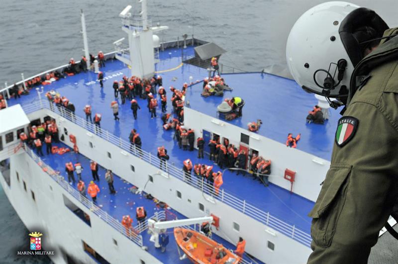 Dos marineros albaneses muertos en el rescate del ferry incendiado