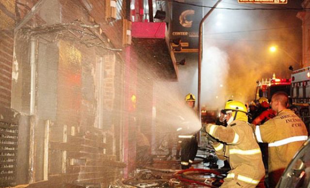 Recuerdan a 194 víctimas de la discoteca incendiada