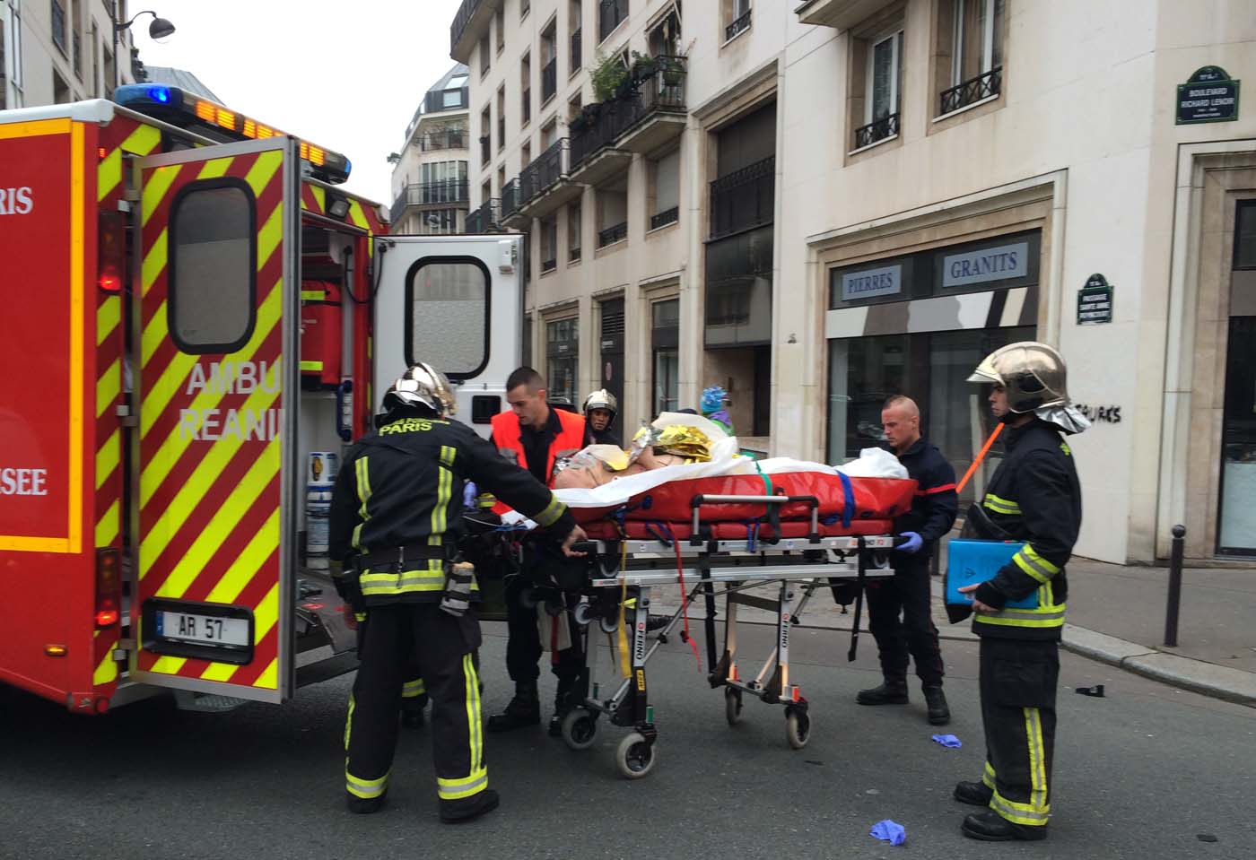Doce muertos en atentado al semanario satírico francés Charlie Hebdo (Fotos)