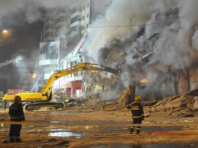 Mueren cinco bomberos al intentar sofocar un incendio en China