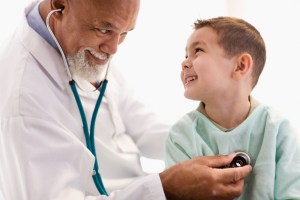 La tolerancia y comprensión son las cualidades de un pediatra