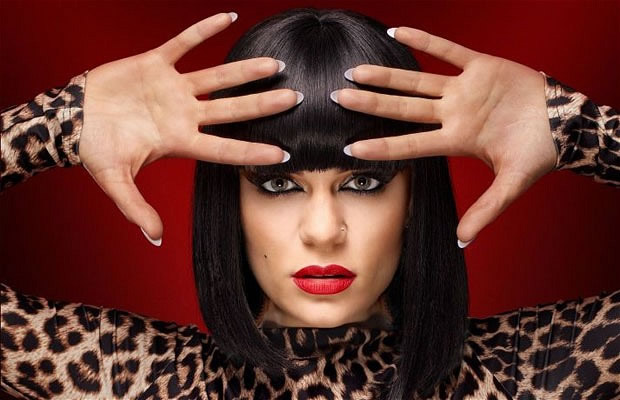 La cantante Jessie J quedó temporalmente sorda e incapaz de caminar bien