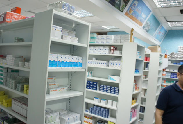 Zulianos deben recorrer más de diez farmacias para conseguir medicinas