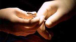 Estudio constata efectividad de guantes sin esterilizar en cirugías menores