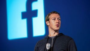 Zuckerberg llega a Colombia para ampliar acceso a Internet