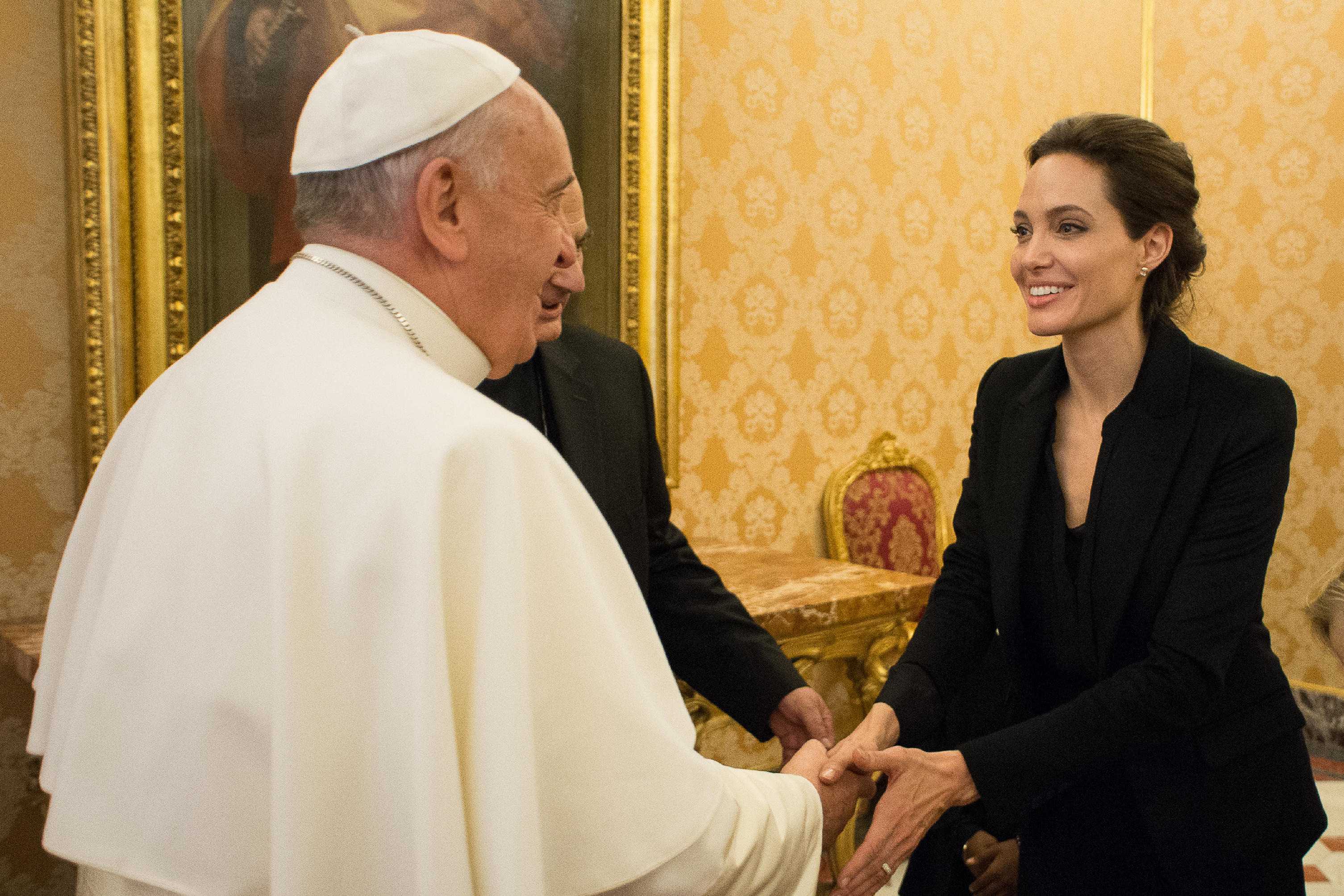 El papa Francisco recibe a Angelina Jolie (Fotos)