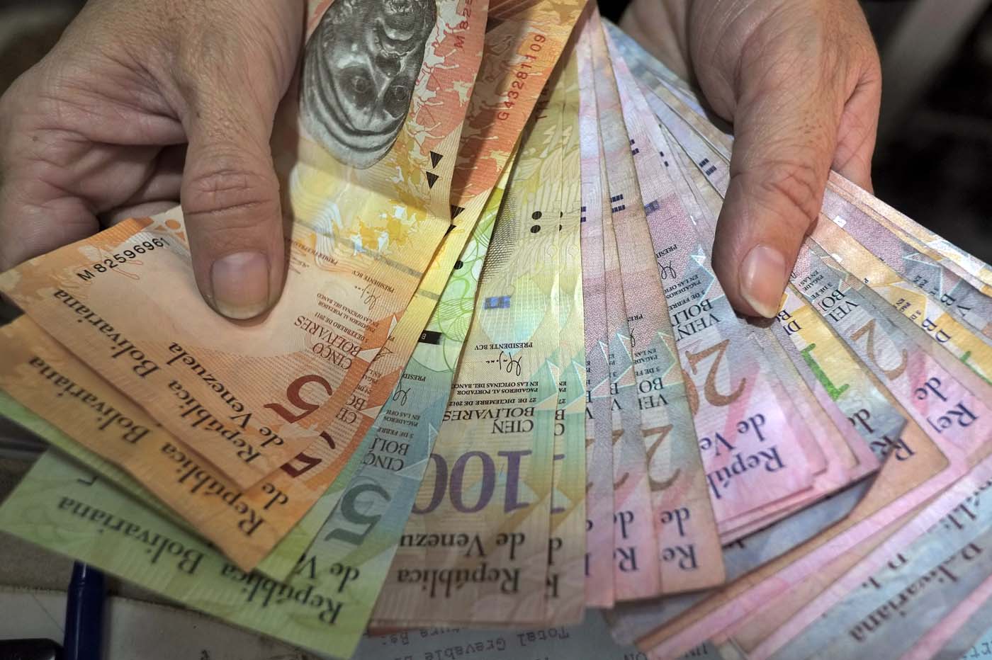 Bancos aumentan pagos en billetes de 2 y 5 bolívares