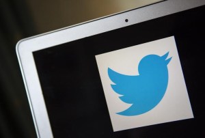 Refuerzan cuentas oficiales francesas en Twitter tras atentados en París