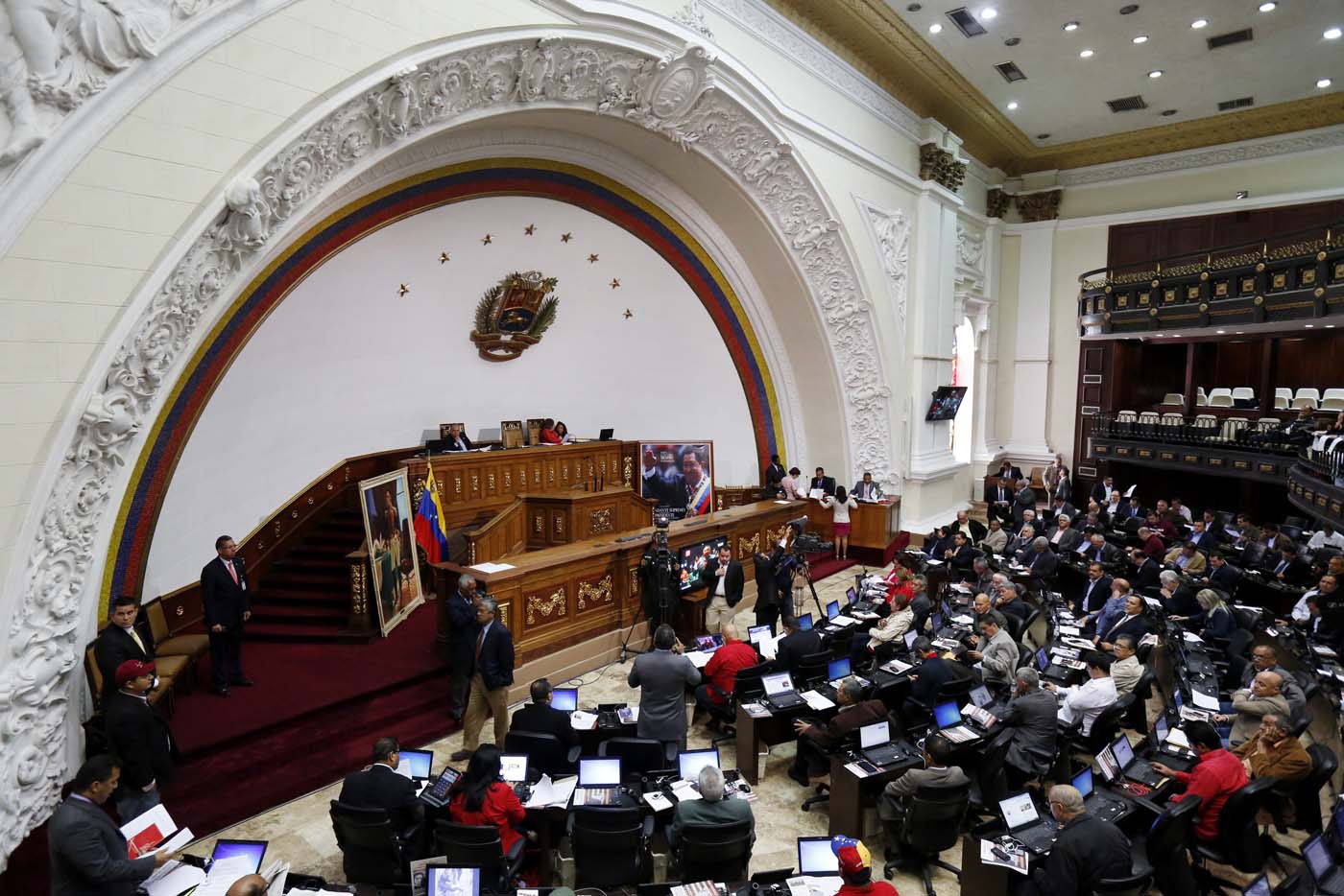 Parlamento con mayoría chavista convoca última sesión antes que oposición tome control